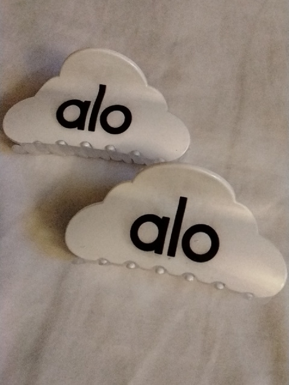 ALO Yoga White Cloud Hair Claw Clips (Set of 2)